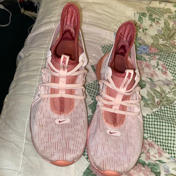 Nike Shoes - Nike flex women’s 6